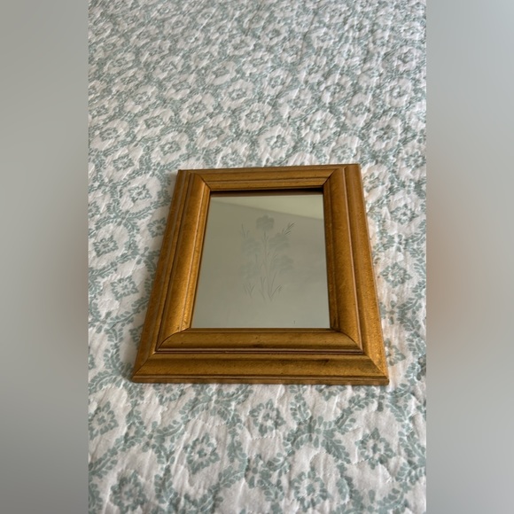 gold framed etched mirror - Picture 6 of 10